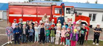 Пожарные-спасатели в гостях у дошколят. Пожарные-спасатели в гостях у дошколят.